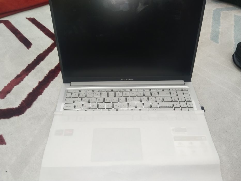 Ноутбук сатылады  мышка блютузбен  зарядкасы бар   новый 1 ай болды