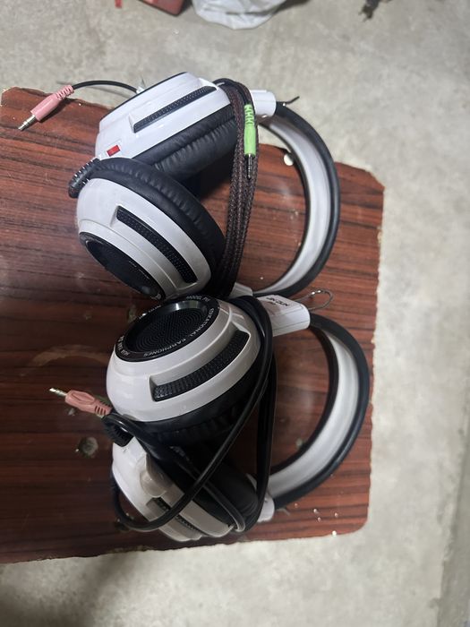 Наушник для компьютеров состояный хороший