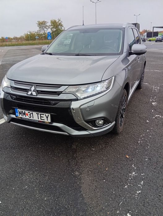 Vând Mitsubishi Outlander Hibrid