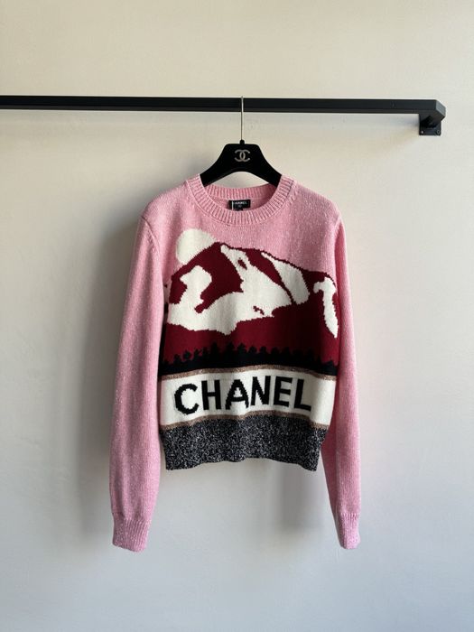 Пуловери Chanel, Prada, Gucci