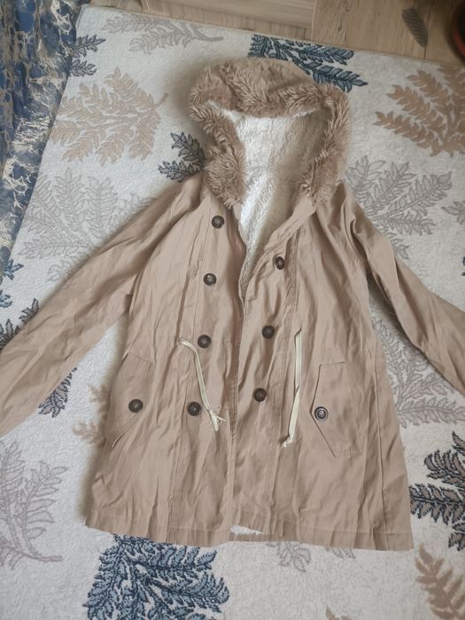 Продам пять Женских куртки за все 50 тыс сум