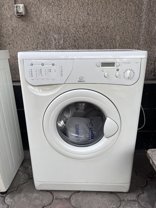 Продам стиральную машину Indesit