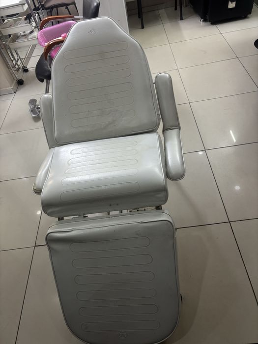 Продается кушетка  наращивание ресниц