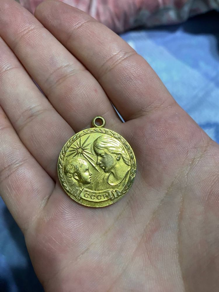 Medallar sotiladi pul zarurligi uchun ikklasi 1.5 mln sòm