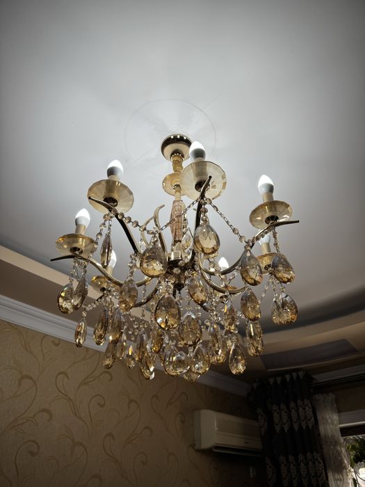 Меҳмонхона учун   2 та бир хил люстра сотилади.