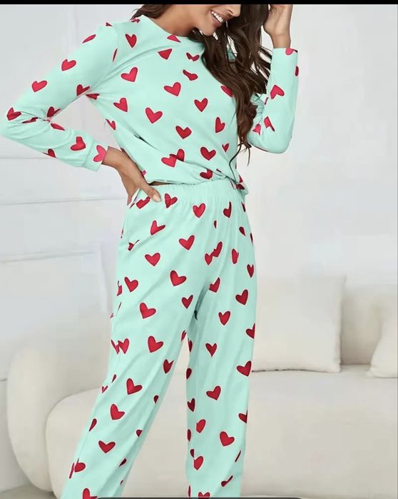 Дамска пижама на сърца