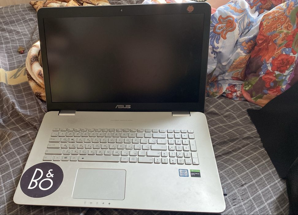 Игровой ноутбук asus в хорошем состояние