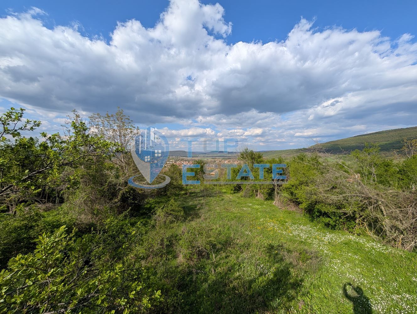 Парцел в регулация с красива панорама в село Джулюница