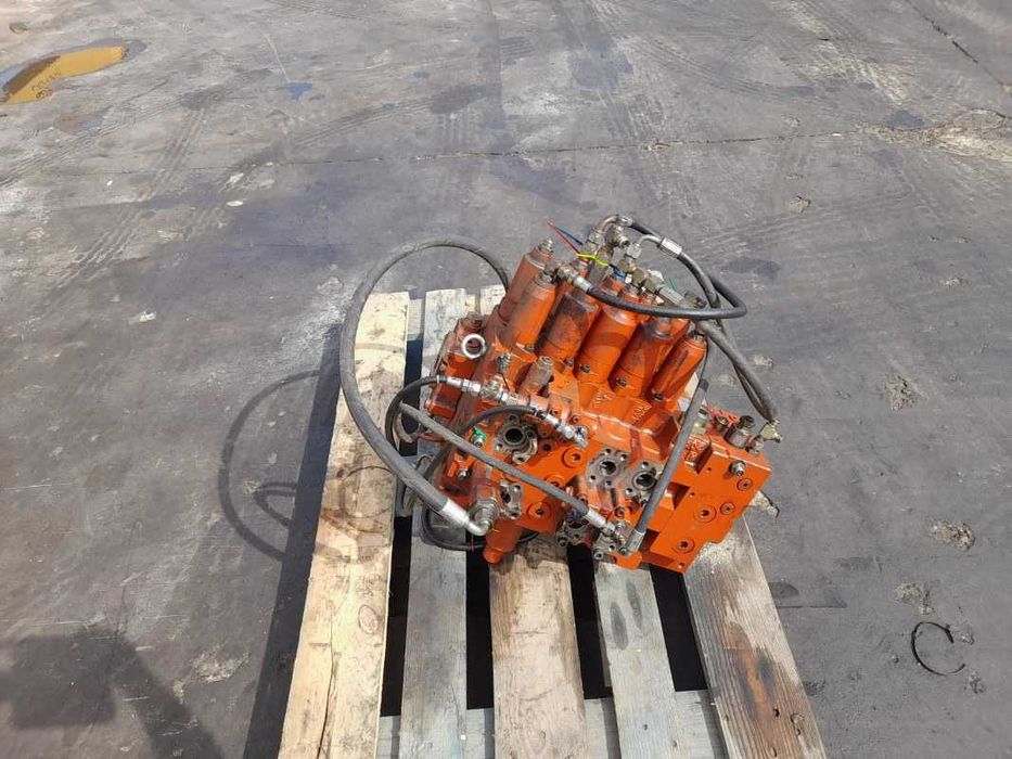 Distribuitor hidraulic Hyundai KMX15NA excavator  senile Hyundai R320