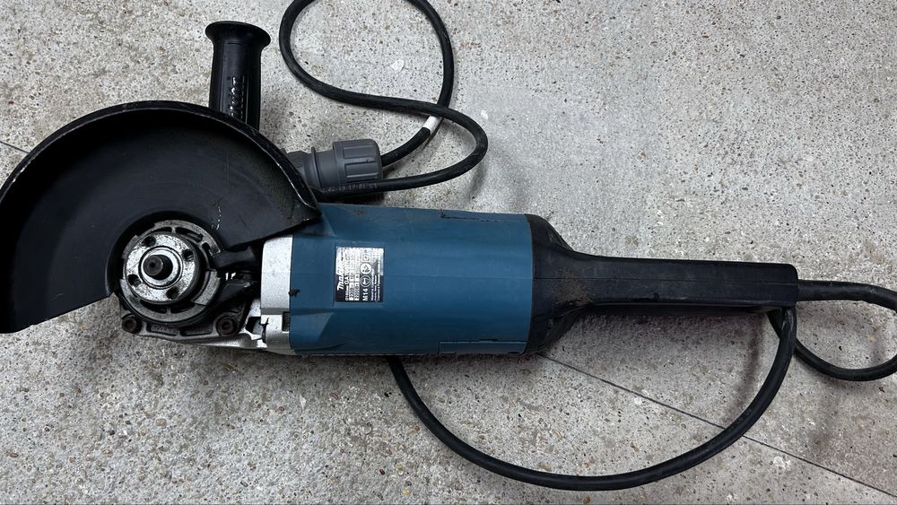 Продается УШМ Makita GA7063R 180мм