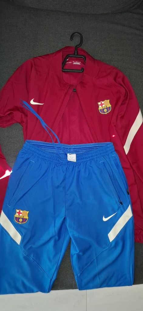 Анцуг Nike Барселона + тениска