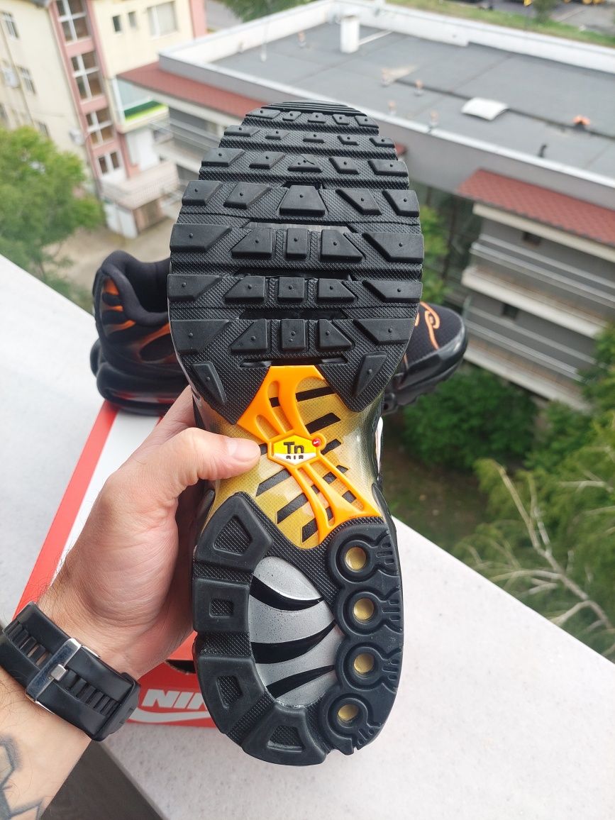 Nike Air Max Plus TN ‘Dark Obsidian Orange’