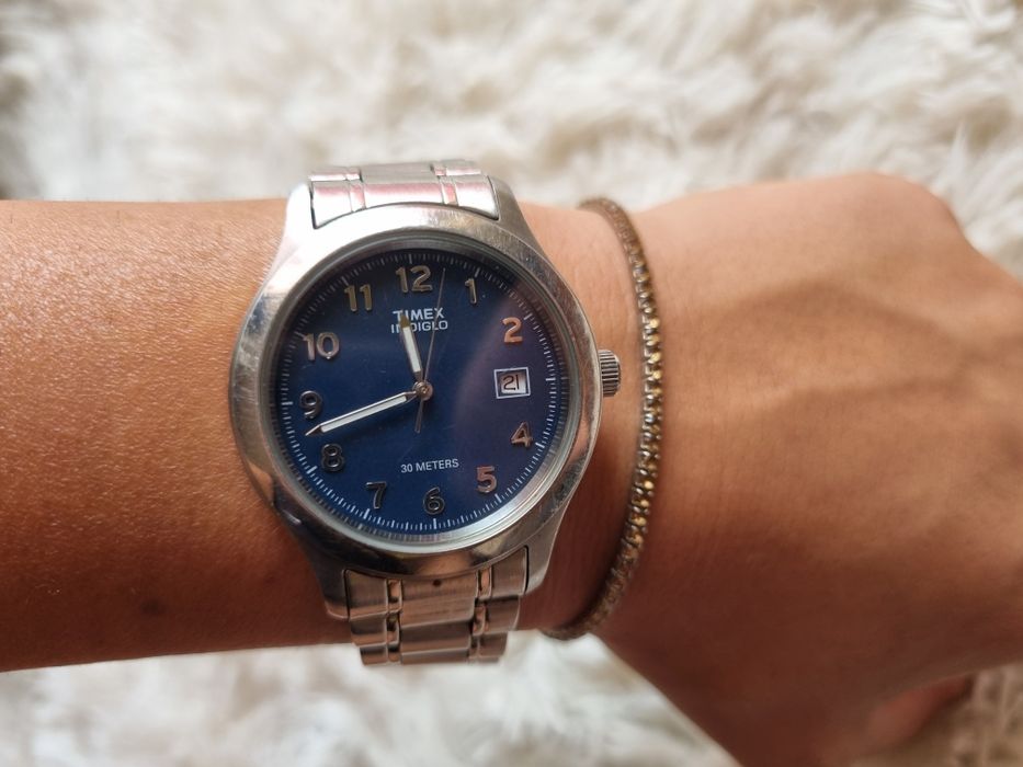 Vând ceas Timex în stare bună .