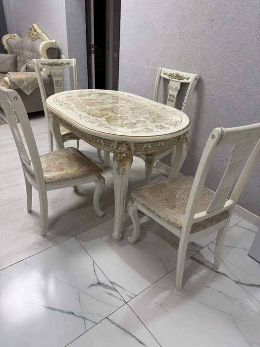 Продам стол со стульями как новые