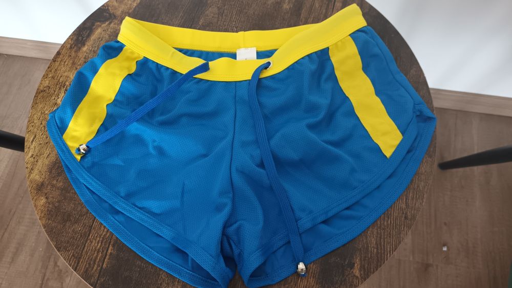 Vând boxeri /sorturi de plaja  pt bărbati