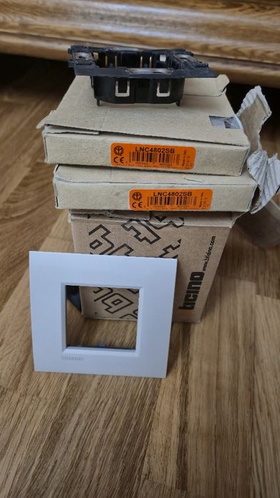 Vand 8 rame ornament bticino plus o rama suport nisip