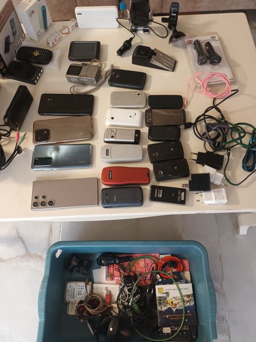 Здравей Те продавам работешти телефони и неработешти