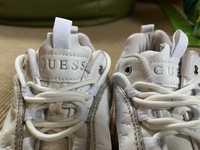 Pantofi Guess de mãrime 37, culoare albã