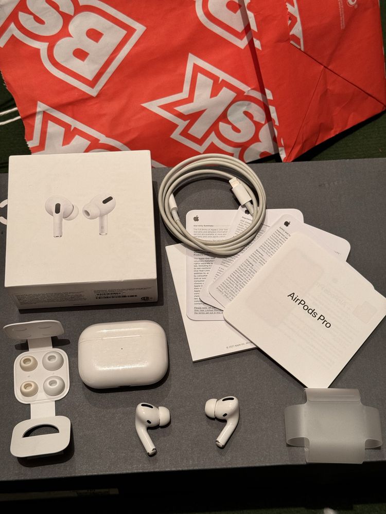Apple AirPods Pro with Lightning белый оригинал