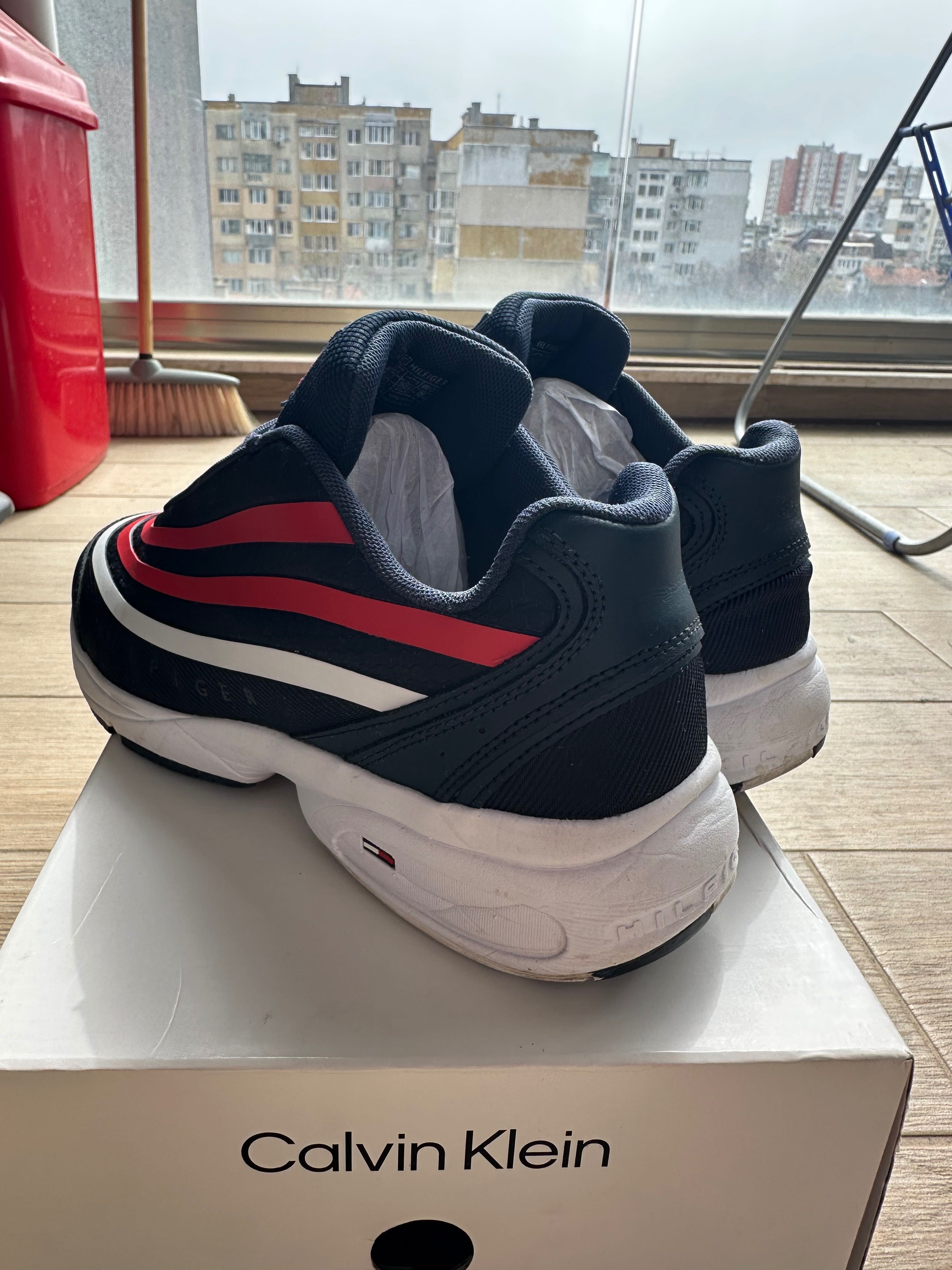 Маратонки 42-43р Tommy Hilfiger оригинал