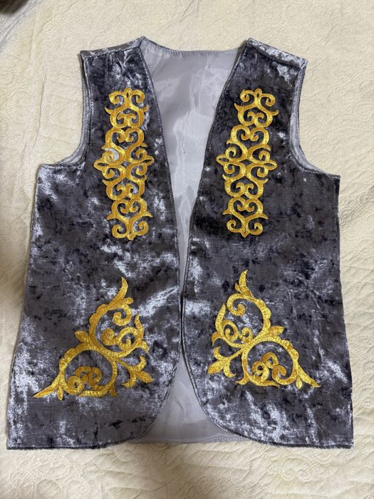 Детская национальная жилетка в идеальном состоянии!