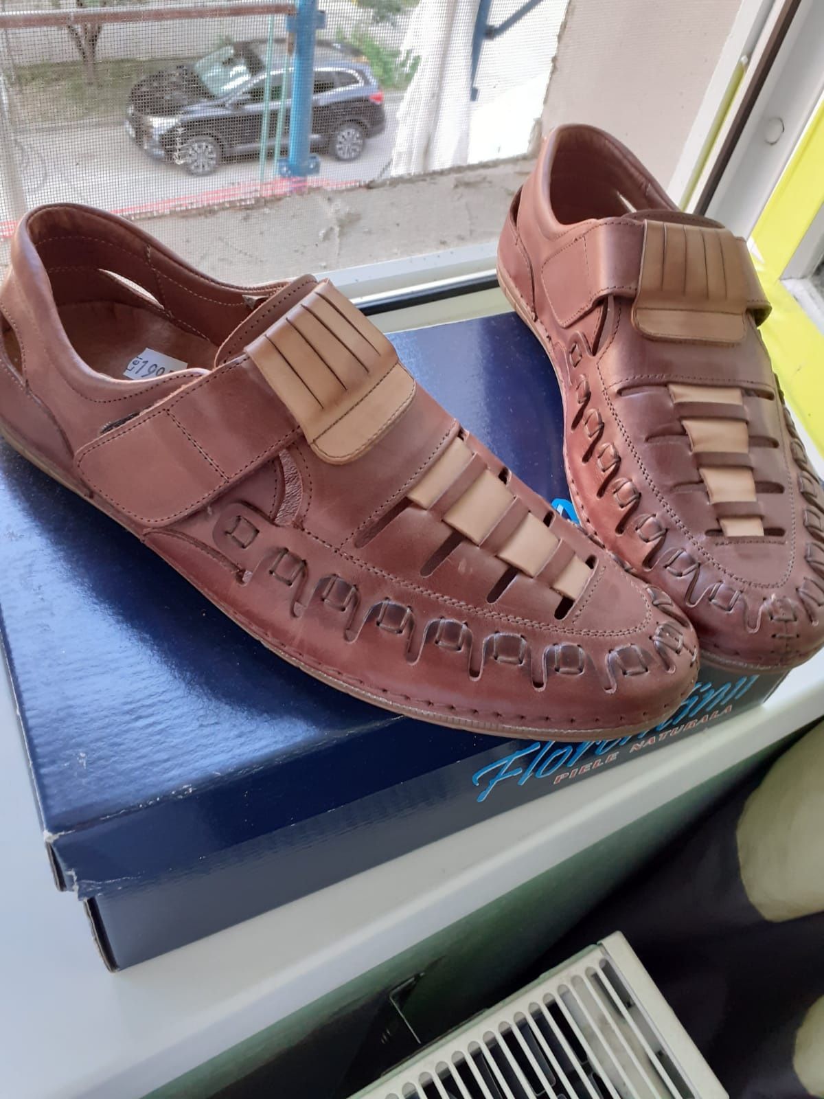 Vând pantofi bărbați, din piele naturală,