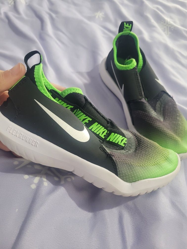 Adidasi Nike marimea 29,5 (18cm) stare f.buna