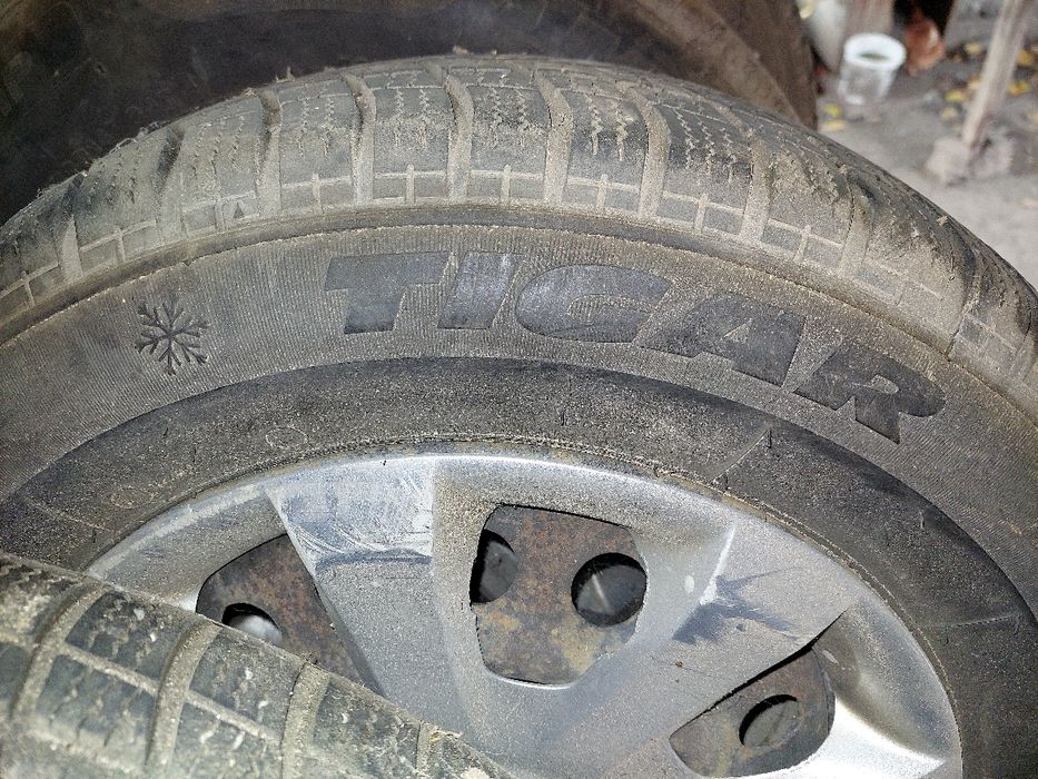 Jante tabla pe 14 4×100 cu anvelope / cauciucuri de iarna 175/70R14