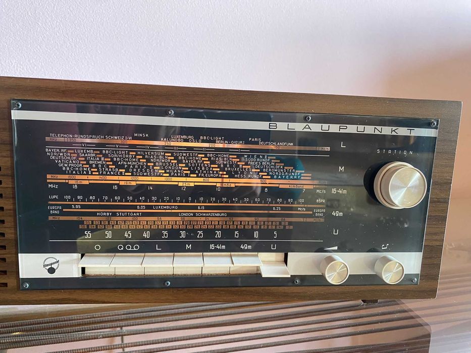 Radio Blaupunkt - Model Oslo, lampi.
