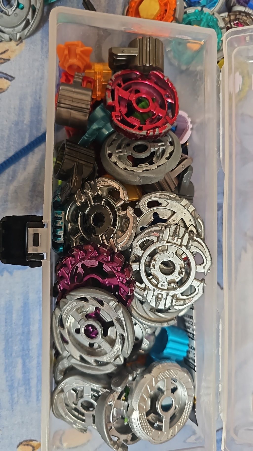 Colectie Beyblade 100+