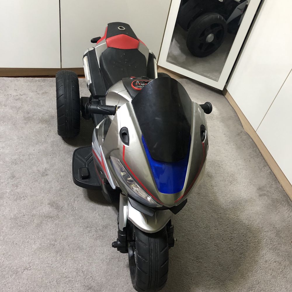 Motosiklar yangi hali ishlatilmagan