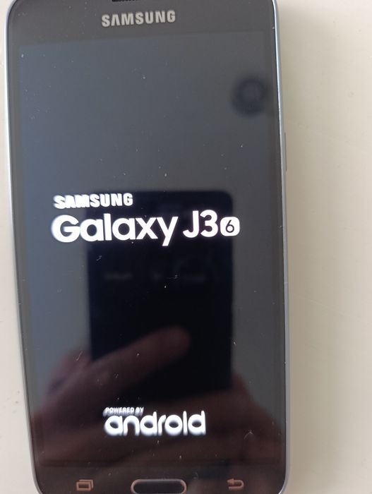 Telefon Samsung J3