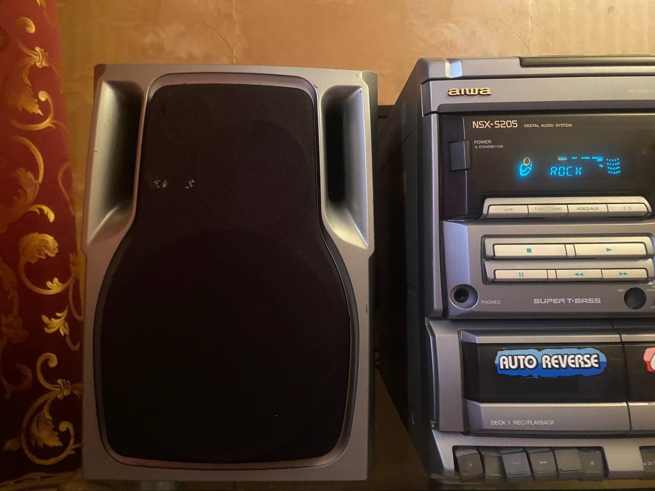 Продам муз центр Aiwa