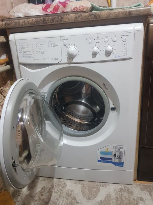 Продам стиральную машину Indesit
