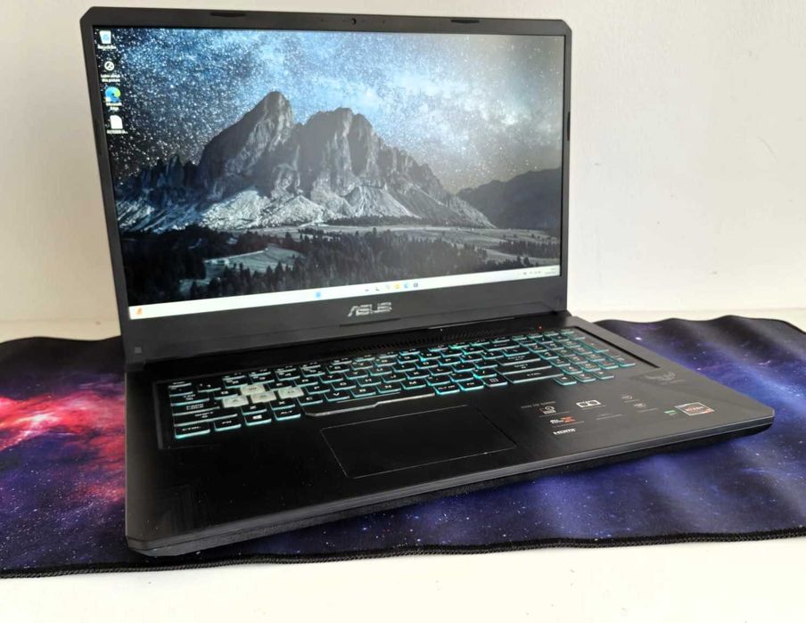 Asus TUF Gaming17,3"FHD AMD Ryzen 7 3750H GTX 1050 512 GB SSD 16GB RAM