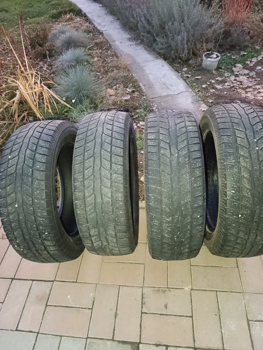 Зимняя резина, размер 235, 60 ,18