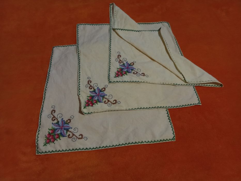 Текстиль из тонкого натурального льна с вышивкой, выделкой ручной