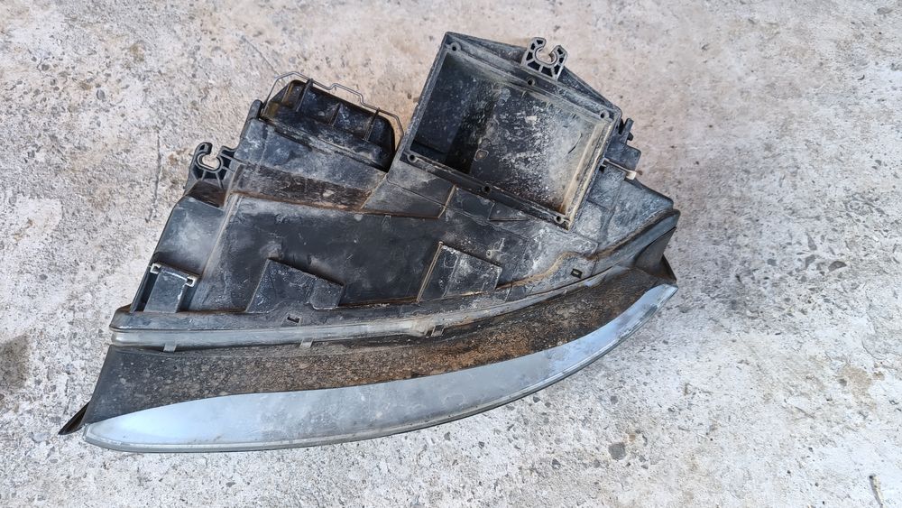 Десен фар за АУДИ А4 Б6