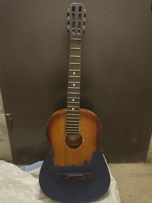 Гитара советскаяТелефон , зарядки, логарифмическая линейкаЮг