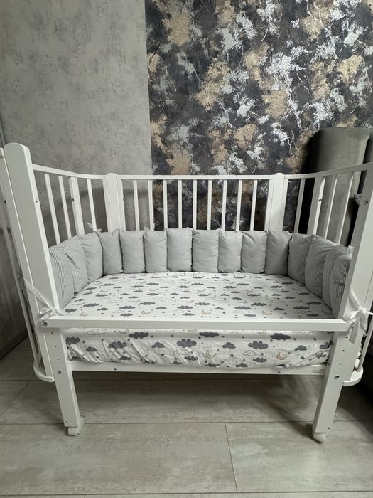 Продам новую кроватку для новорожденного