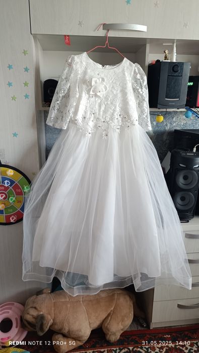 Белое красивое платье. 10.000