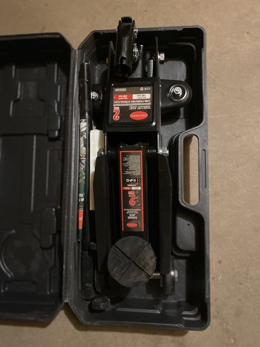 Подкотной домкрат