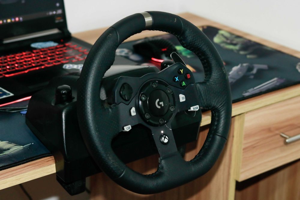 Vând volan de gaming Logitech G290 pentru PC si Xbox