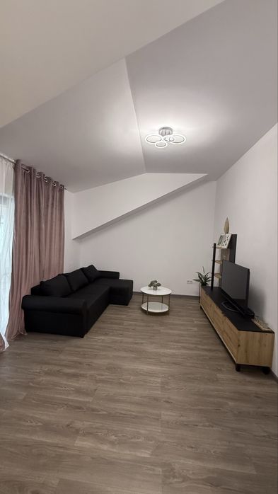 Inchiriez apartament 3 camere Sanpetru