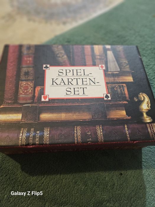 Cărți de joc în cutie elegantă