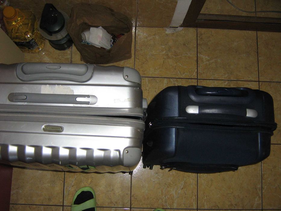 trolere, Albastru din plastic dur si 2 Rosii