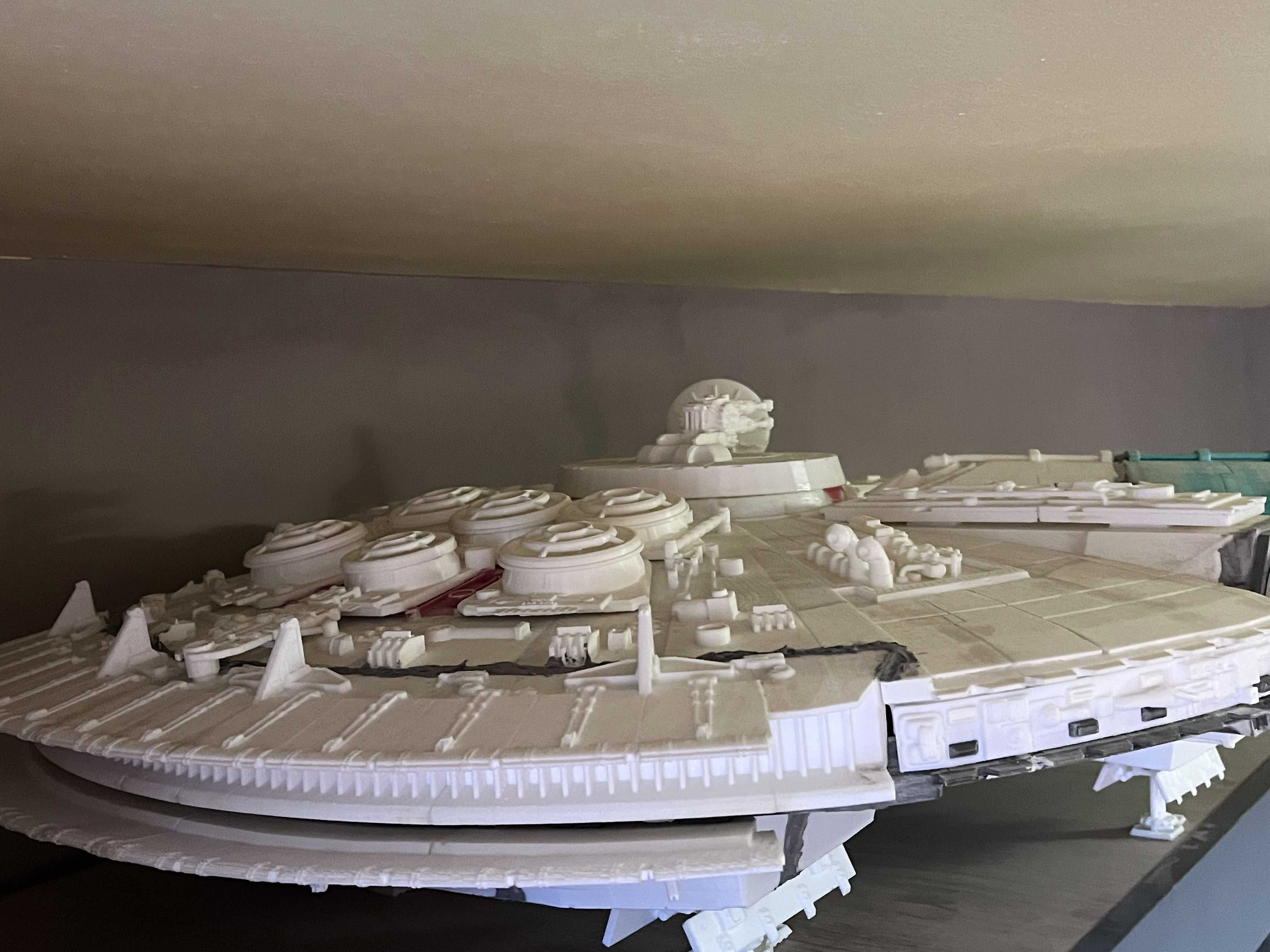 Star Wars Millennium Falcon / Хилядолетния Сокол