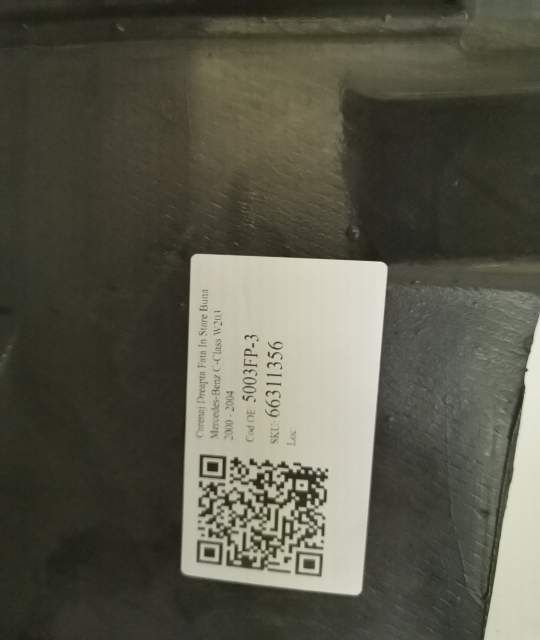 Десен преден калник в добро състояние Мерцедес-Бенц Ц-Клас / Mercedes-