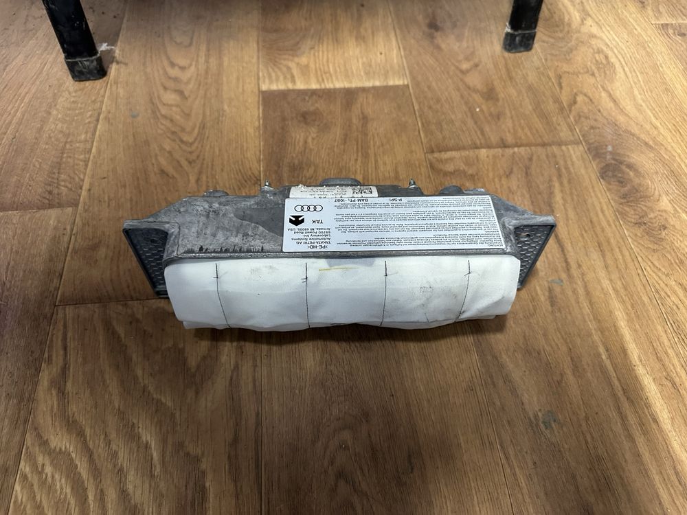 Табло със десен Airbag за Ауди А4 B7