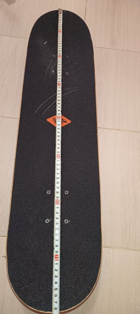 Vând skateboard nefolosita